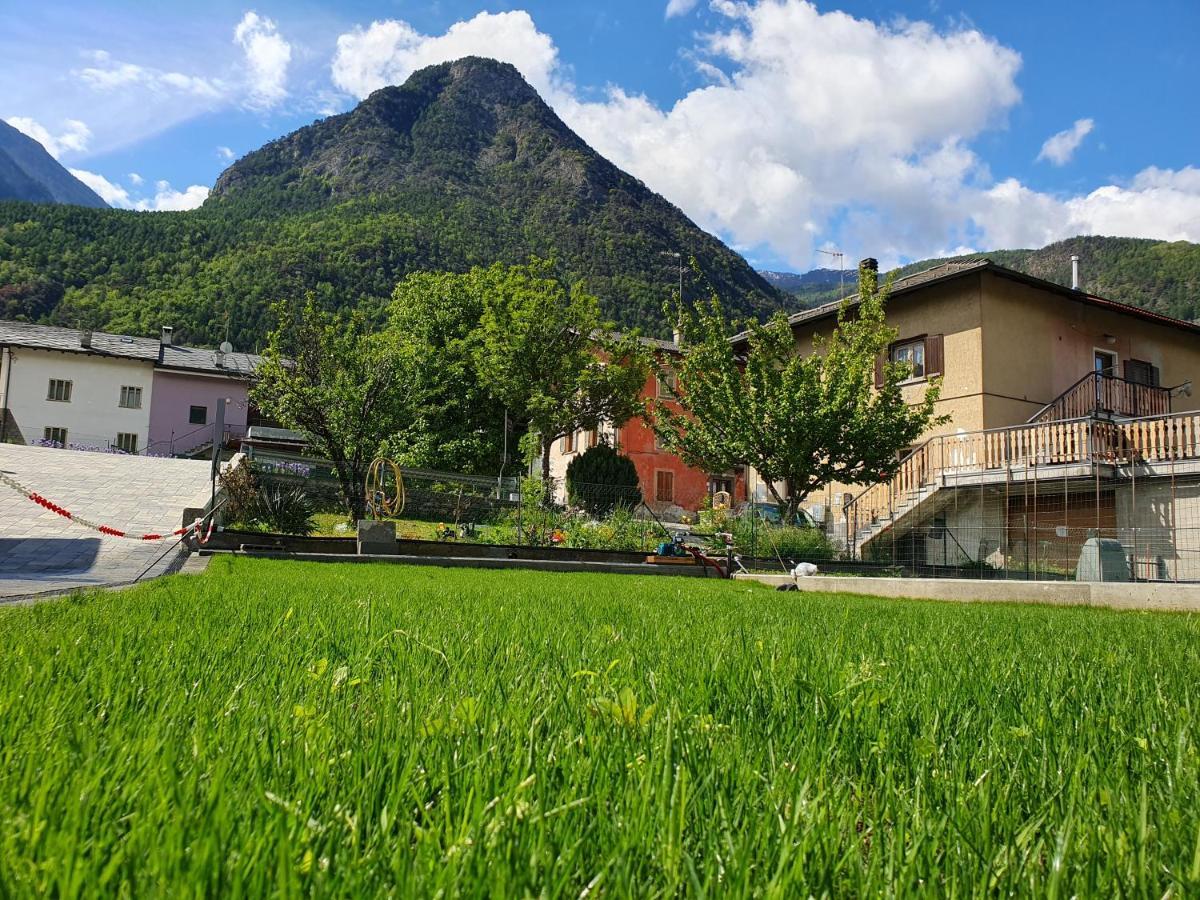Casa Vacanza Lo Nano Fenis Exterior photo
